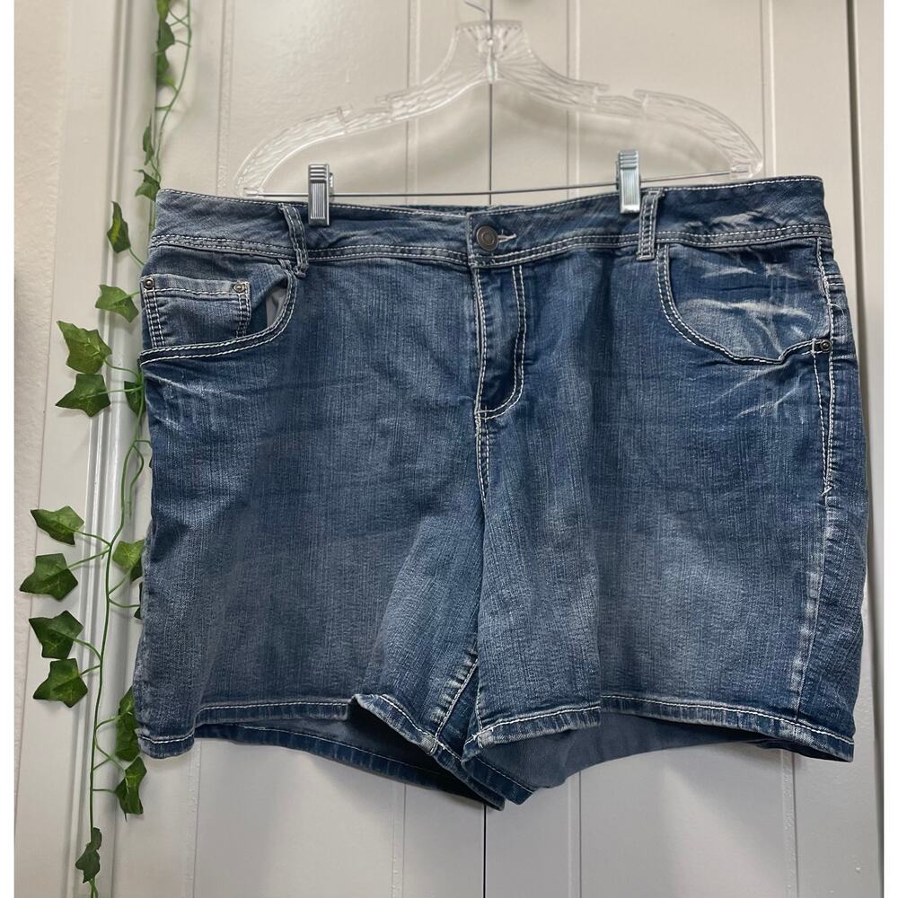 Lane Bryant Denim Mom Shorts Embroidered Sequence Pockets SZ 22